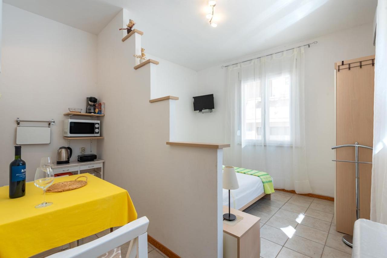 Apartments By The Sea Jelsa, Hvar - 11319 Exterior foto