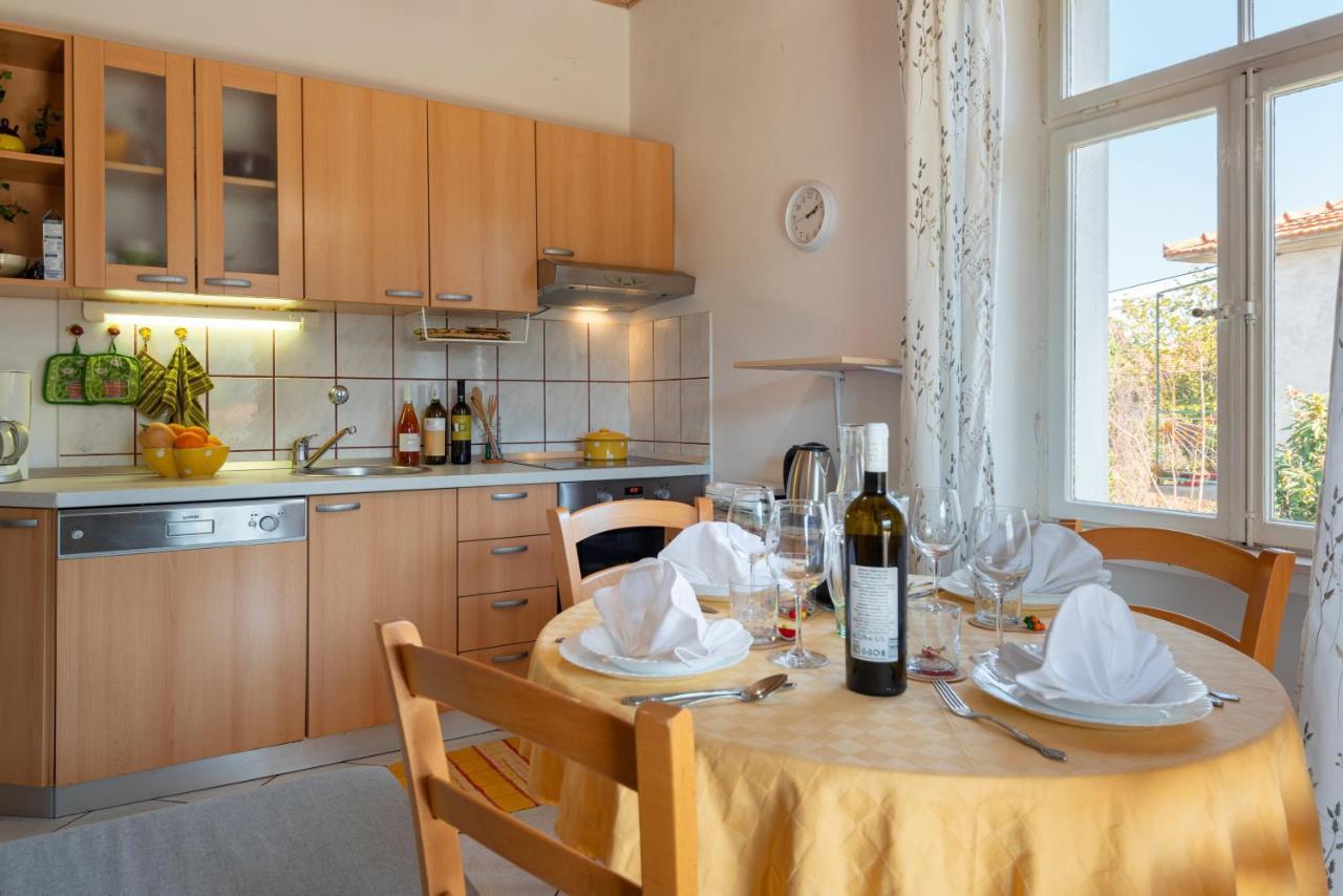 Apartments By The Sea Jelsa, Hvar - 11319 Exterior foto